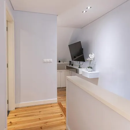 Daire Fancy Duplex W/ Patio By Lovelystay *